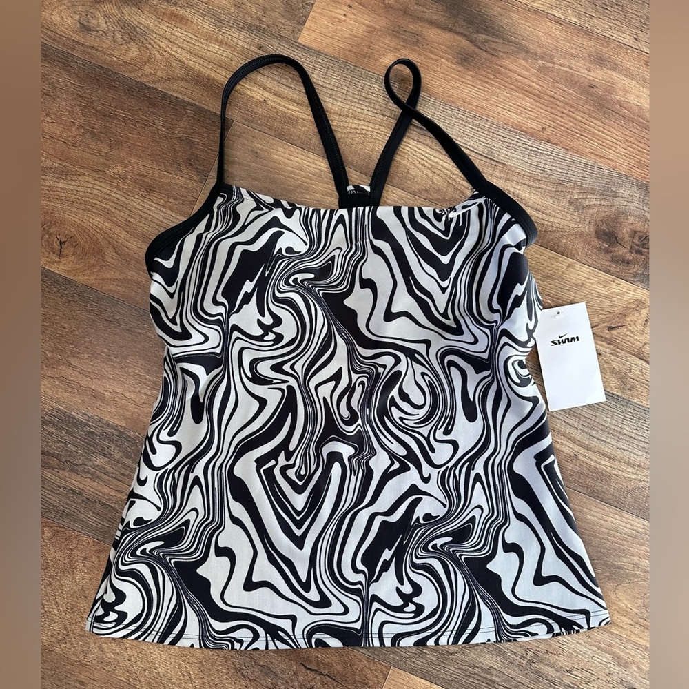 Nike Women’s Swim Effortless Essentials Tankini